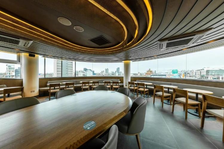 第三空间的重塑 星巴克餐饮空间设计的美学与商业逻辑